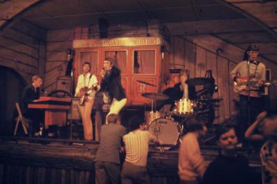 EDEN RANCH  de M et Mme Bernhard F�lix -  un concert � L'EDEN RANCH  ou The SYN sont venus comme beaucoup d'autres artistes dans le Pas -de- Calais � partir de 1966 sur la Sc�ne de L'Eden 