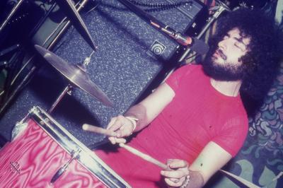 CONDE / SUR /ESCAUT / LES GROUPES ET CHANTEURS EN CONCERT , ICI LES  BROTHER - MAC- DANIEL  ( 31 / 05 / 1971 ) , MARCO ATALI LE BATTEUR .