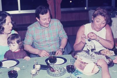 Photos Archives personnelles de M Jos� Deregnaucourt - La famille CARDON, les Ann�es du super Dancing le Cam�l�on  1968 -1974 , 2000  places ,  rte de Bonsecourt 59163 Cond�  / sur  /Escaut  .