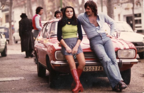 Les annees Cam�l�on ,Photos en vrac (Archives personnelles de M Jos� Deregnaucourt) de 1968 � 1974,Paul Symaniak  ,la cousine de Daniel Fran�ois (moustache a l'arri�re de la voiture et P�pino Cascogne en pull rouge .