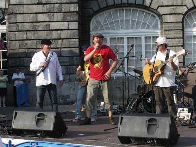 Les bons garchons en concert avec les amis du Cam�l�on , f�te de nuit de Cond�  /  sur  /  Escaut  le 27 Juin 2010   .