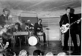 Il �tait n� un 15 ao�t  NINO  FERRER  ( photo au Golf Drouot )