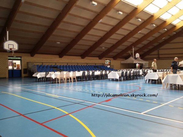 Pr�paration de la salle pour le Concert Hommage Erick Bamy, salle Draux � Vieux Cond� le vendredi 23 Octobre 2015