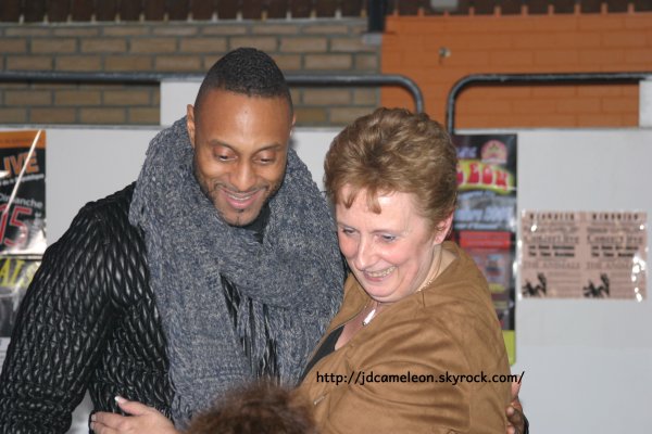 Préparation de la salle pour le Concert Hommage Erick Bamy et répétitions, salle Draux à Vieux Condé le 24 Octobre 2015 dans l'après midi.
