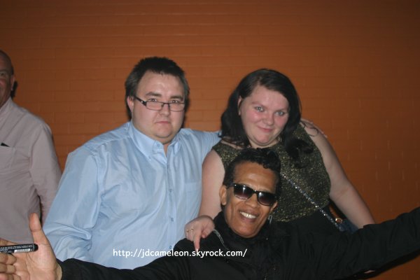 Samedi 24 octobre 2015 , concert hommage � Erick Bamy , ambiance dans la salle Maxime Draux pour le Public et photo des artistes avec leurs fans