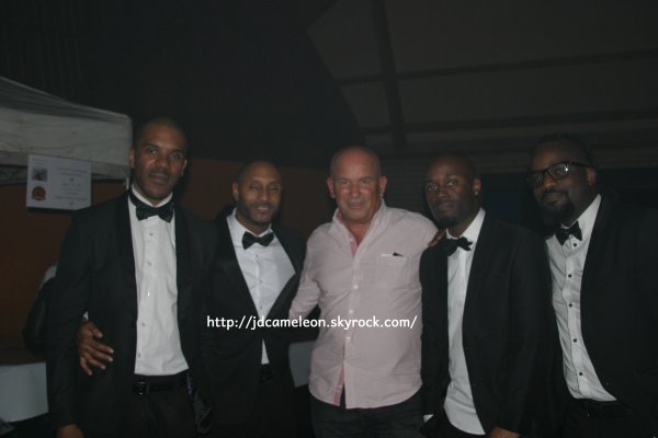 Samedi 24 octobre 2015 , concert hommage � Erick Bamy , ambiance dans la salle Maxime Draux pour le Public et photo des artistes avec leurs fans