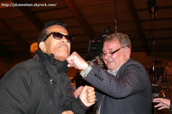 Artistes en photos avec leurs fans ou sur scène! Salle Maxime Draux pour le concert hommage Erick Bamy du samedi 24 octobre 2015