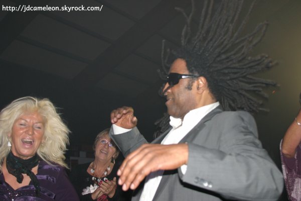 Le public de la Salle Maxime Draux pendant le show de Ted Sanders (Les Vagabonds) , concert à Vieux - Condé du samedi 24 Octobre 2015, en hommage à Erick Bamy