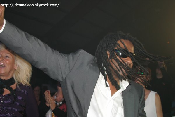 Le public de la Salle Maxime Draux pendant le show de Ted Sanders (Les Vagabonds) , concert à Vieux - Condé du samedi 24 Octobre 2015, en hommage à Erick Bamy