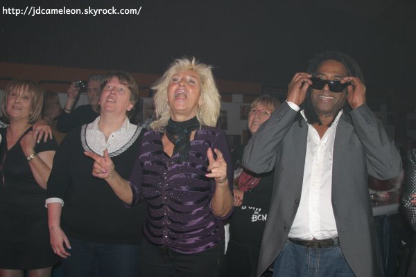 Le public de la Salle Maxime Draux pendant le show de Ted Sanders (Les Vagabonds) , concert à Vieux - Condé du samedi 24 Octobre 2015, en hommage à Erick Bamy