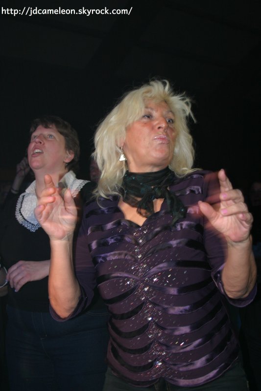 Le public de la Salle Maxime Draux pendant le show de Ted Sanders (Les Vagabonds) , concert à Vieux - Condé du samedi 24 Octobre 2015, en hommage à Erick Bamy