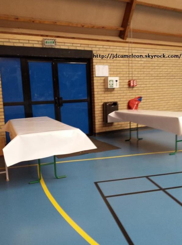 Pr�paration de la salle pour le Concert Hommage Erick Bamy, salle Draux � Vieux Cond� le vendredi 23 Octobre 2015